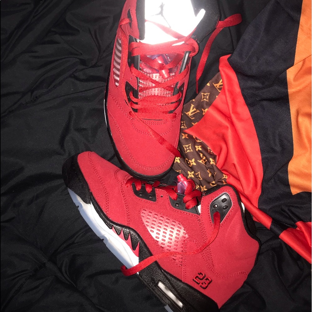 Never been worn #ragingbull 5s